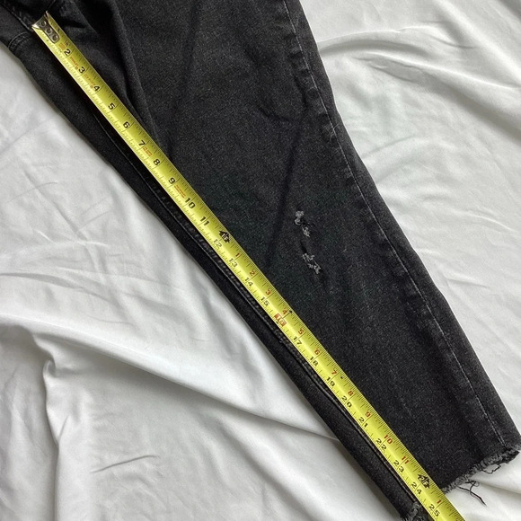 Abercrombie Women’s The Skinny High Rise Ripped Knee Jean in Black in 20S/35 - Picture 6 of 10